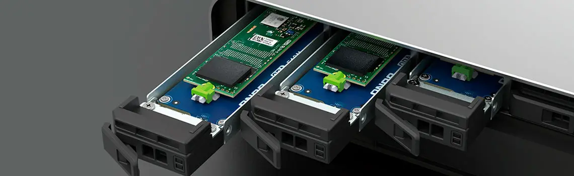 Compatibilidade com SSD M.2 que podem ser substituídos durante o funcionamento