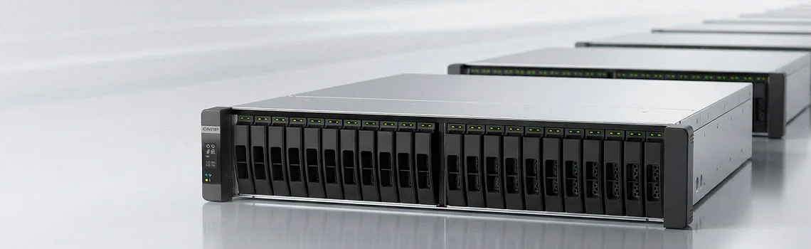 Expansão de 16 baias para capacidade em escala de petabytes